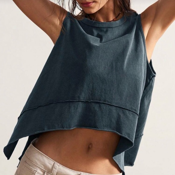 🫒 PLUS Crop Tank 🫒 - Picture 2 of 6